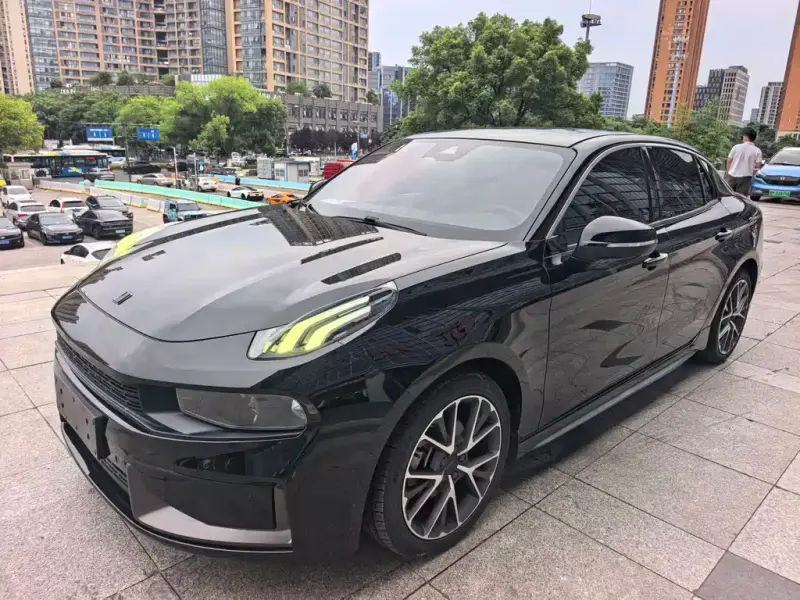 Lynk & Co 03