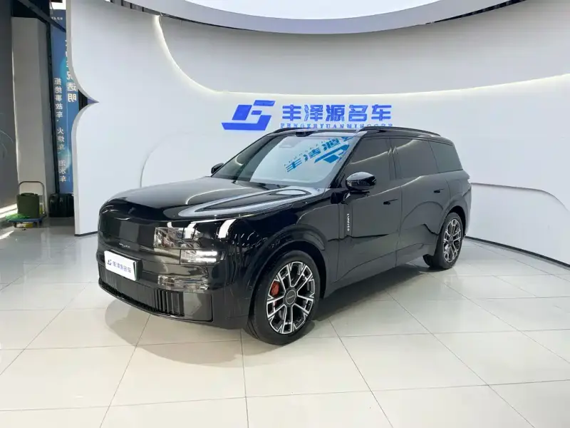 Lynk & Co 900