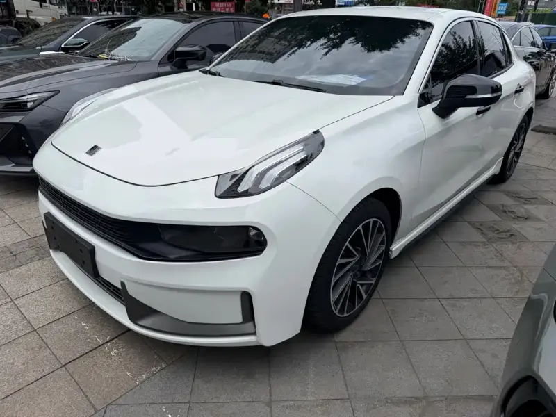 Lynk & Co 03