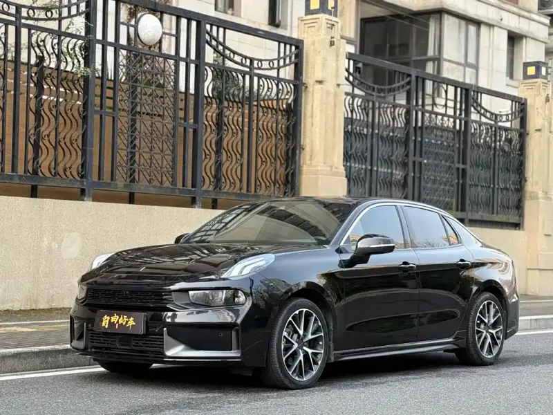 Lynk & Co 03