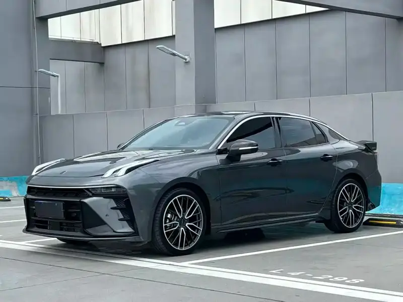 Lynk & Co 03
