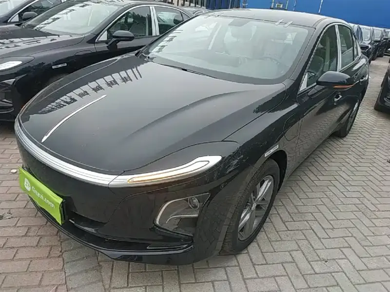 Hongqi E-QM5