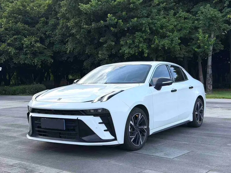 Lynk & Co 03