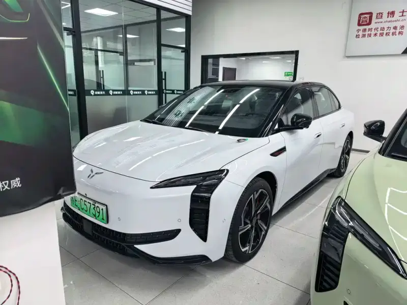 Hongqi EH7