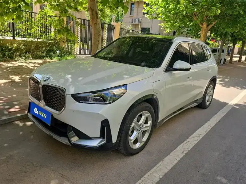 BMW iX1