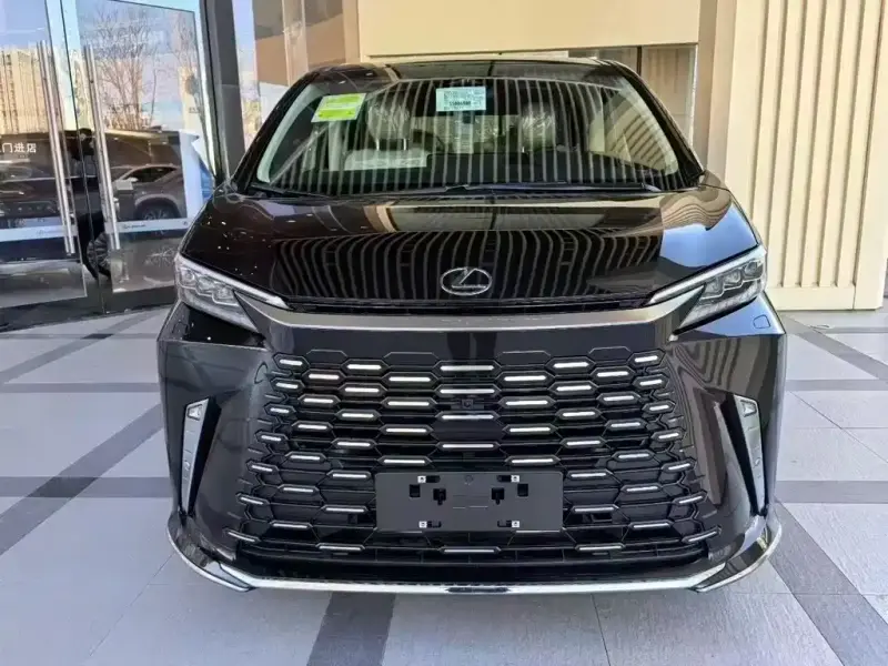 Lexus LM