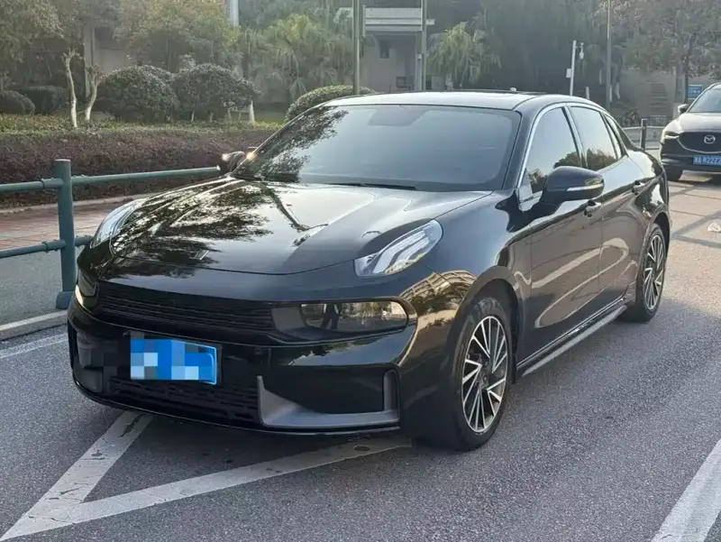 Lynk & Co 03