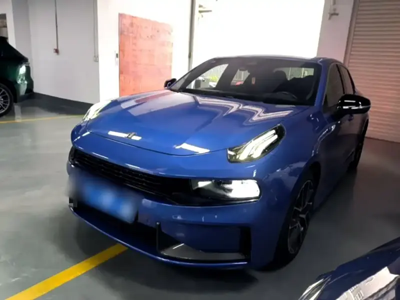 Lynk & Co 03