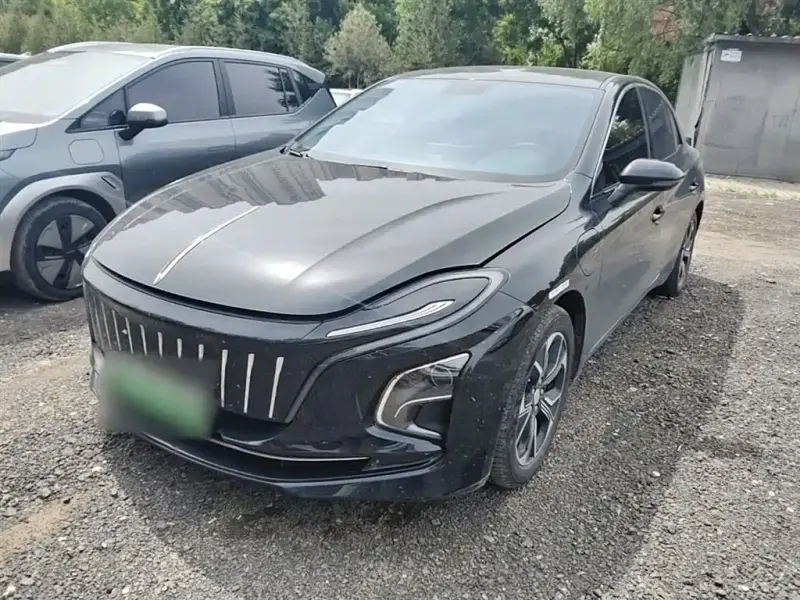 Hongqi E-QM5