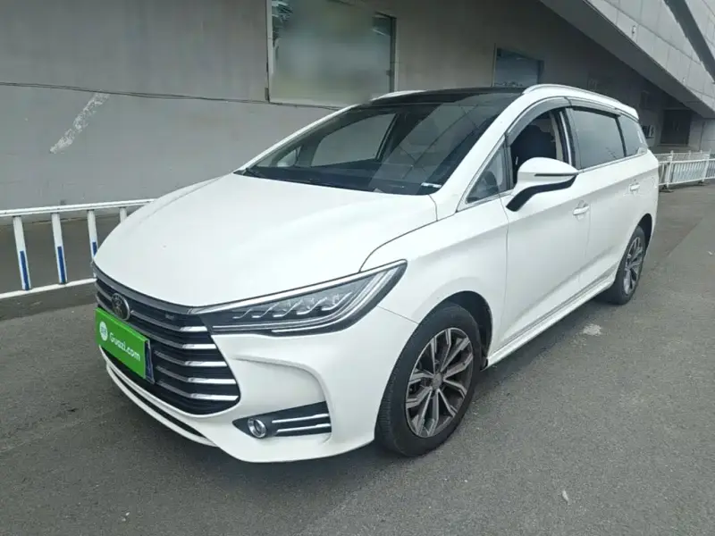 BYD MAX