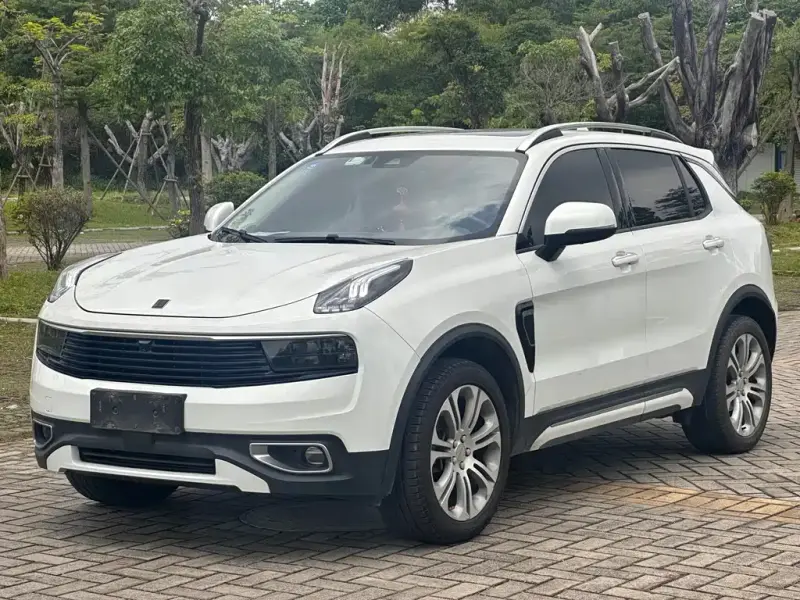 Lynk & Co 01