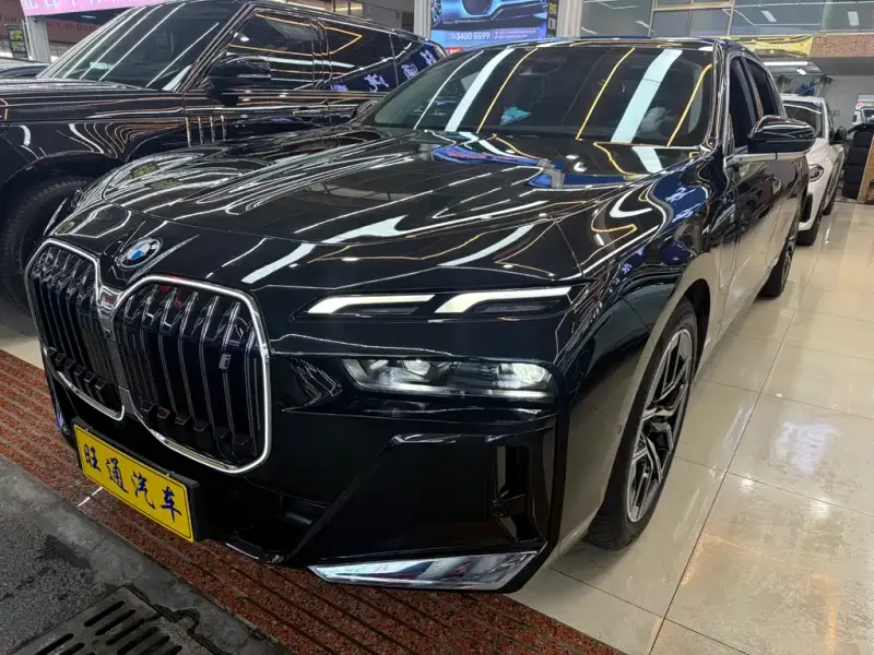 BMW i7