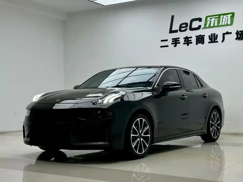 Lynk & Co 03