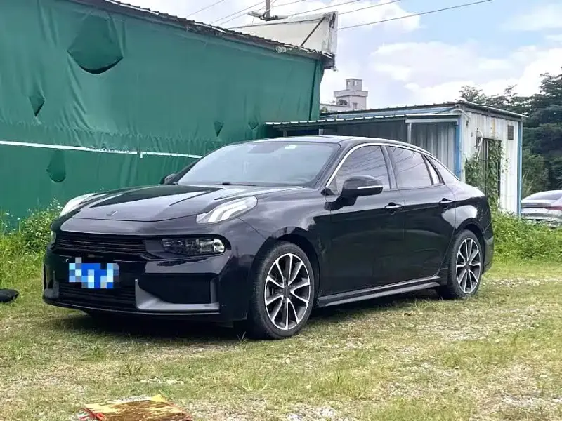 Lynk & Co 03