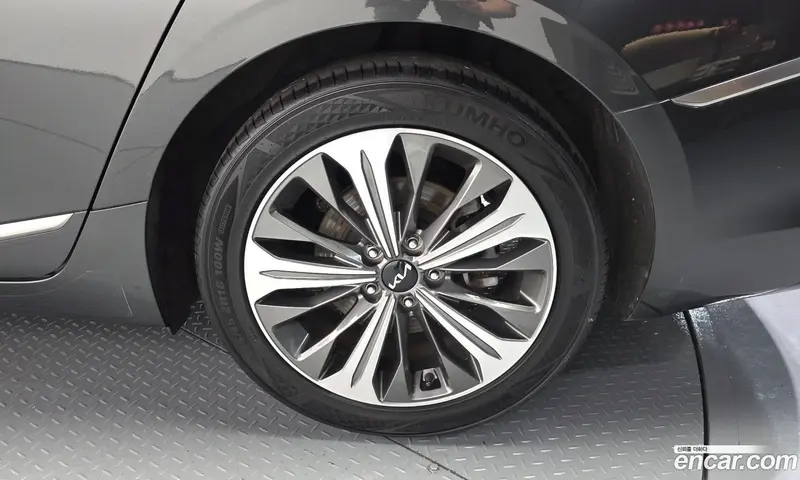 Kia K8