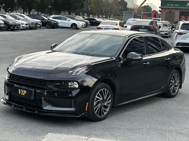 Lynk & Co 03