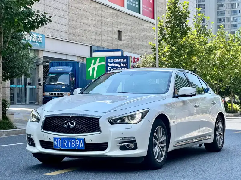 Infiniti Q50L