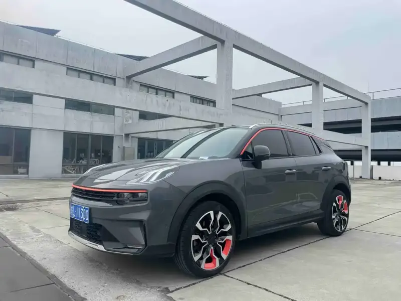 Lynk & Co 06