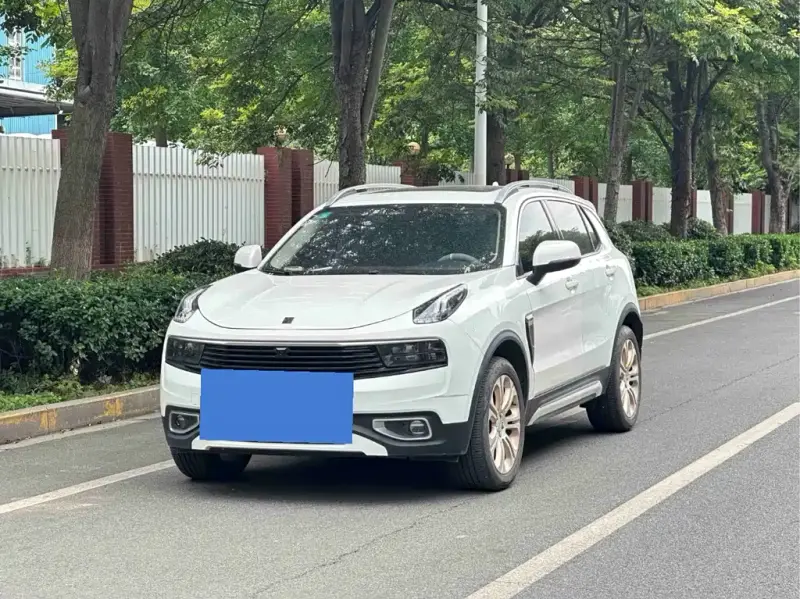 Lynk & Co 01