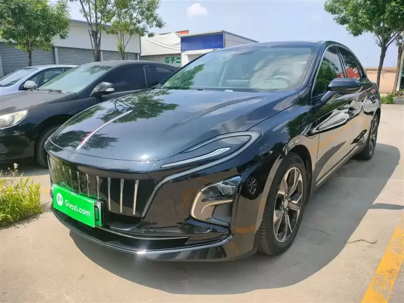 Hongqi E-QM5