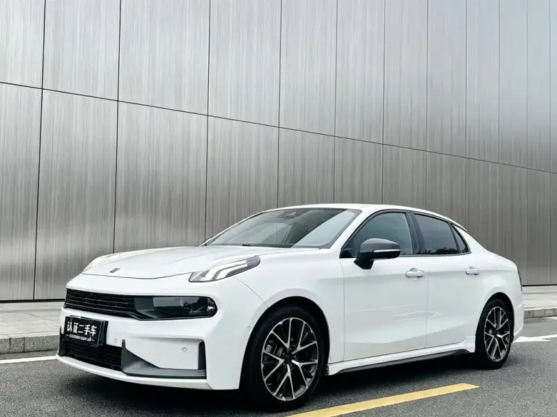 Lynk & Co 03