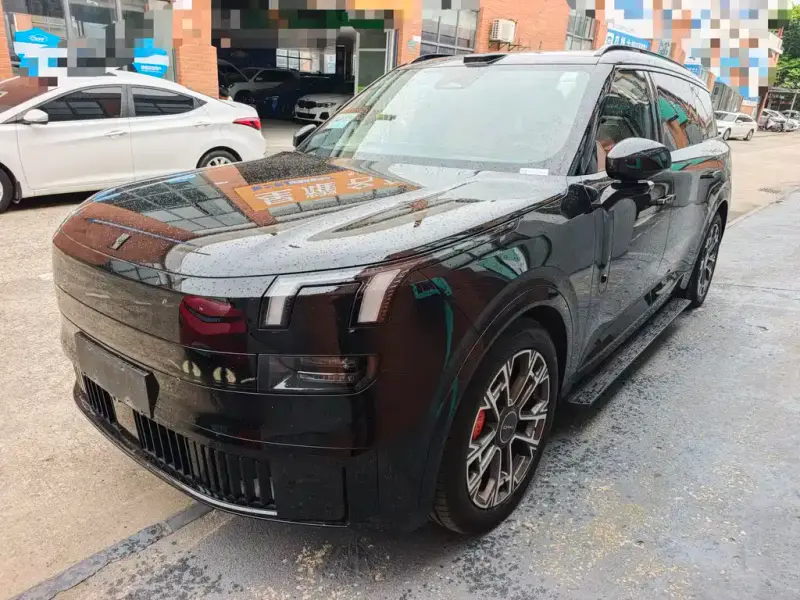 Lynk & Co 900