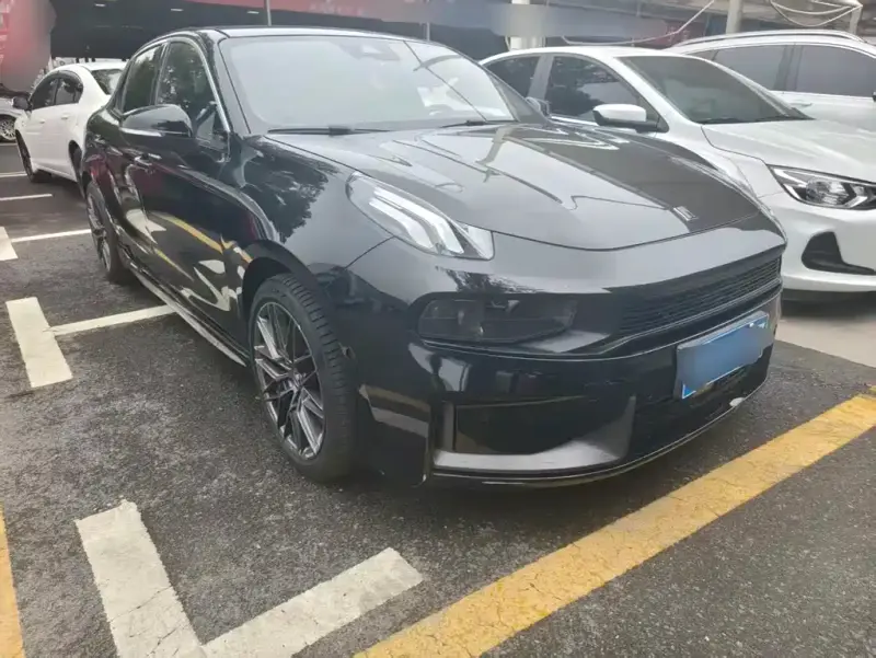 Lynk & Co 03