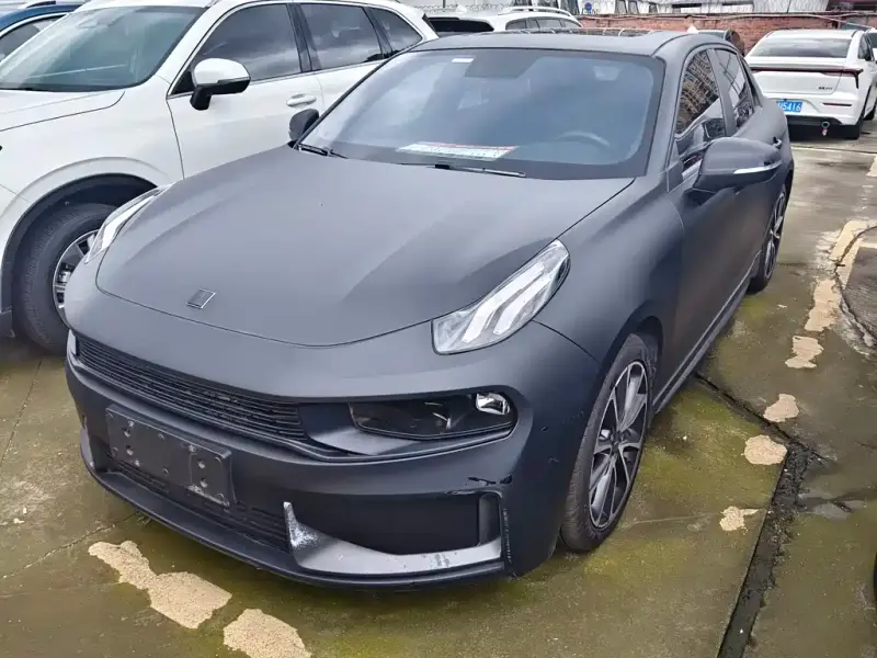 Lynk & Co 03