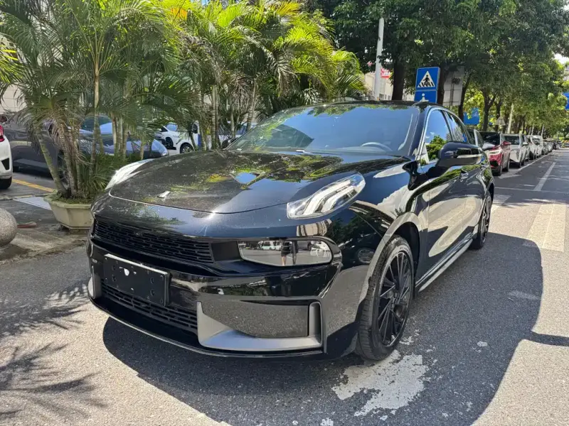 Lynk & Co 03