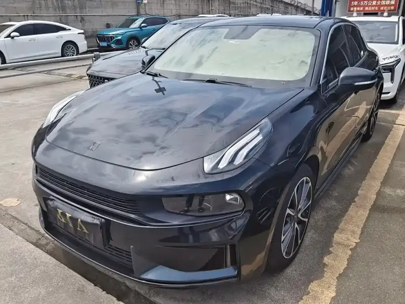 Lynk & Co 03