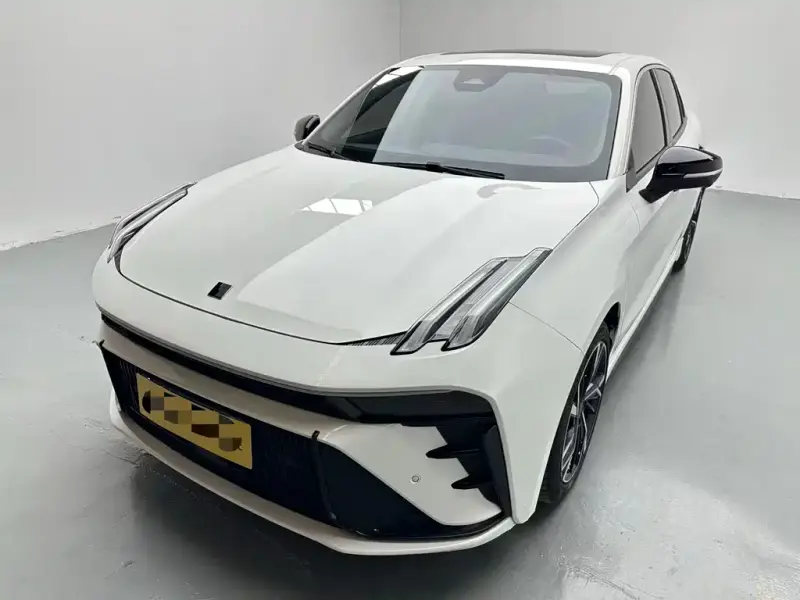 Lynk & Co 03