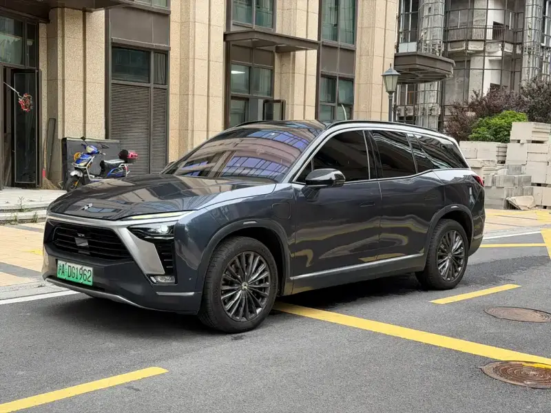 NIO ES8