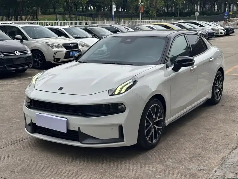 Lynk & Co 03