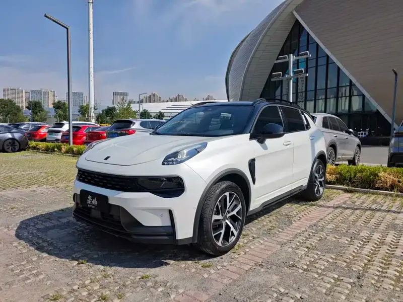 Lynk & Co 01