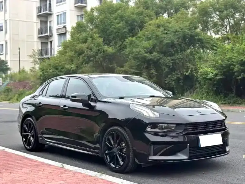 Lynk & Co 03