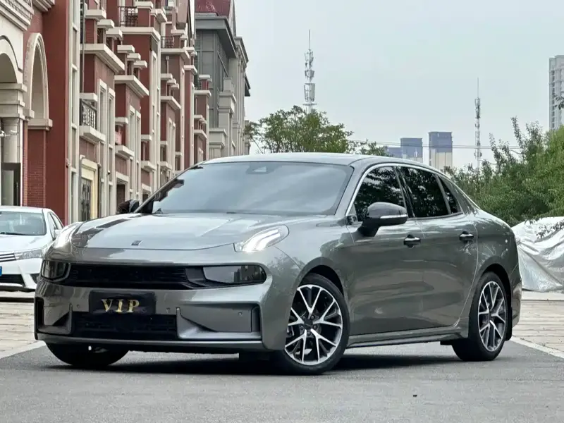Lynk & Co 03