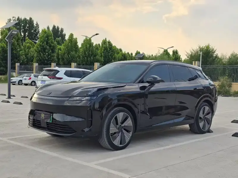 Lynk & Co 08 EM-P