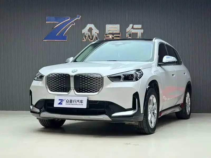 BMW iX1