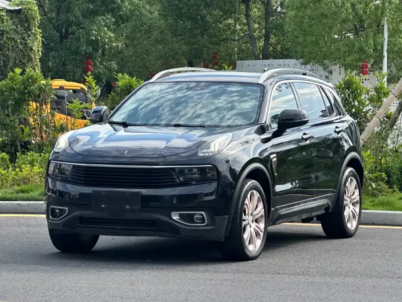 Lynk & Co 01