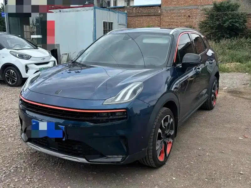 Lynk & Co 06