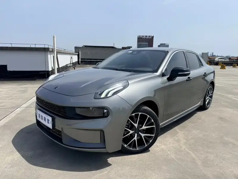 Lynk & Co 03