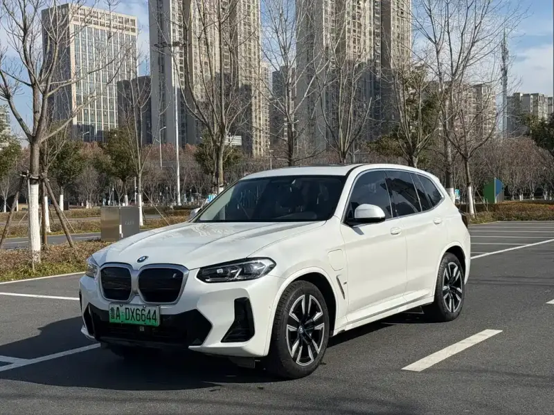 BMW iX3