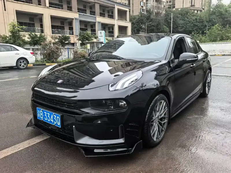 Lynk & Co 03