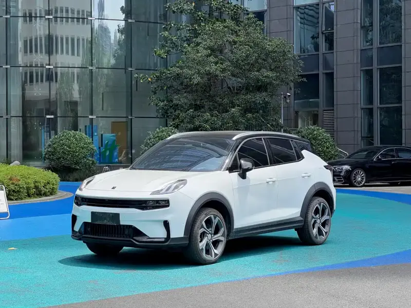 Lynk & Co 06