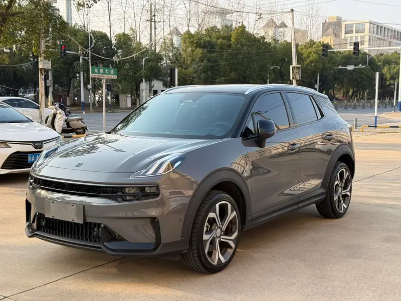 Lynk & Co 06