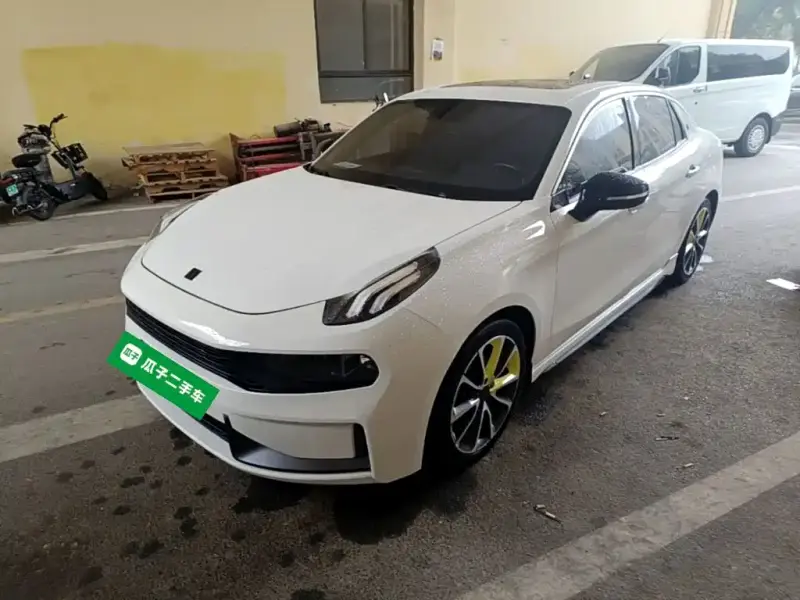 Lynk & Co 03