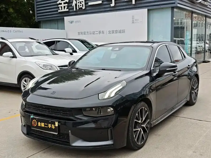Lynk & Co 03