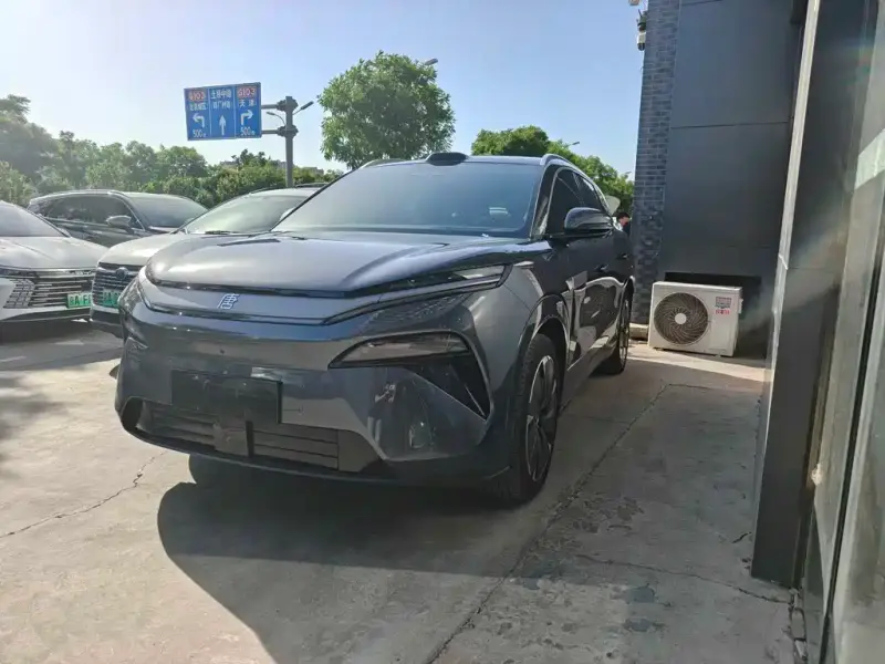 BYD Tang L