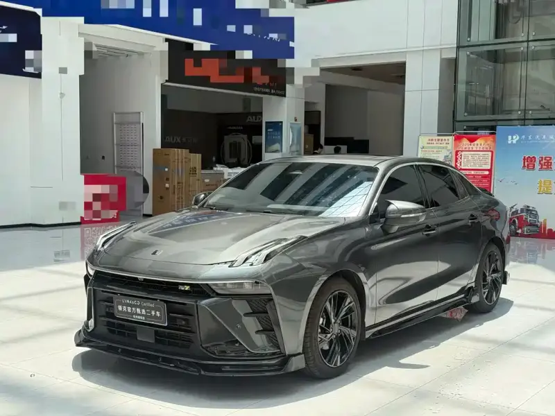 Lynk & Co 03