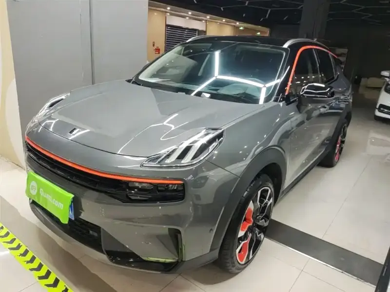 Lynk & Co 06
